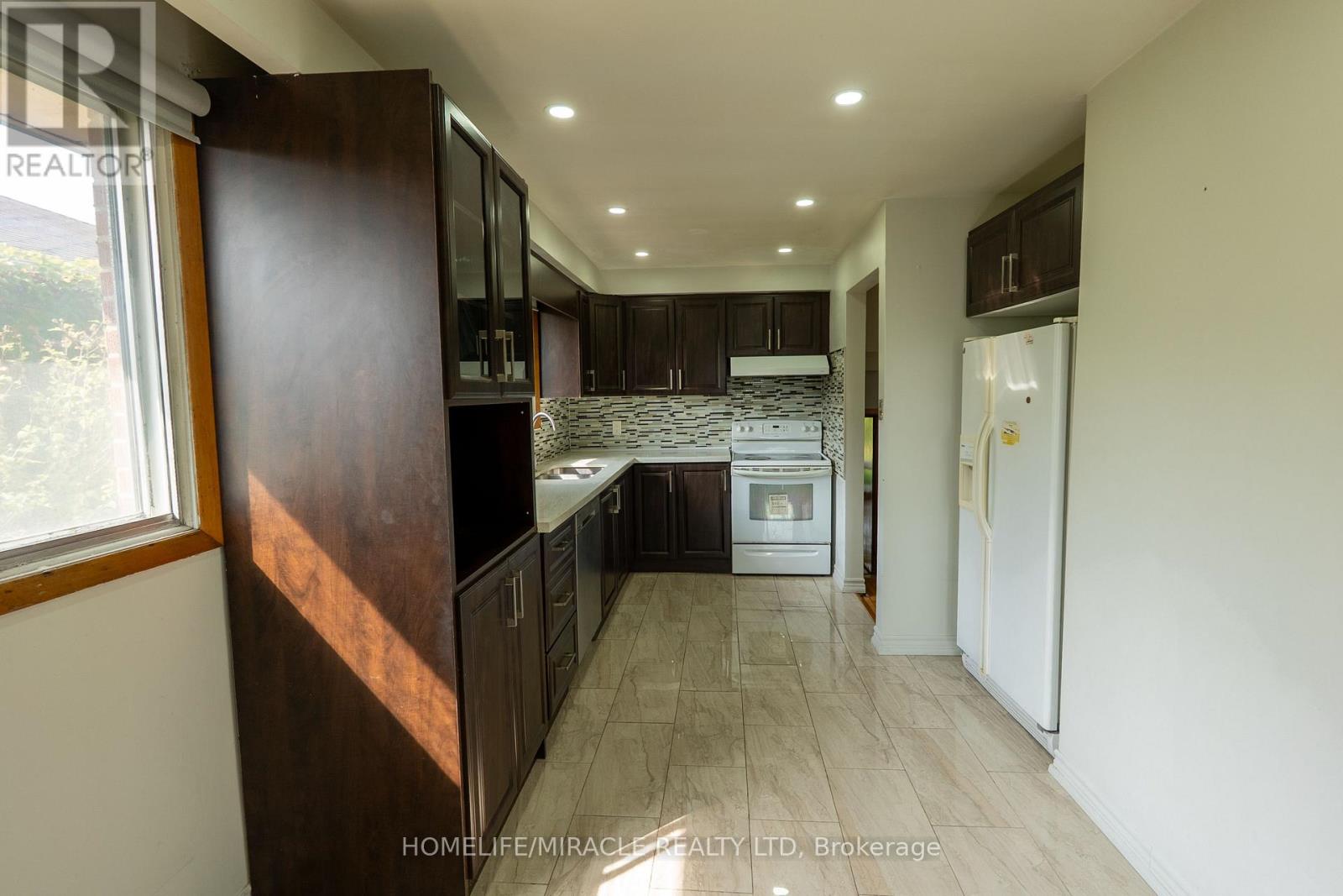 12 Brubeck Road, Toronto, Ontario  M9M 1W7 - Photo 35 - W12421675
