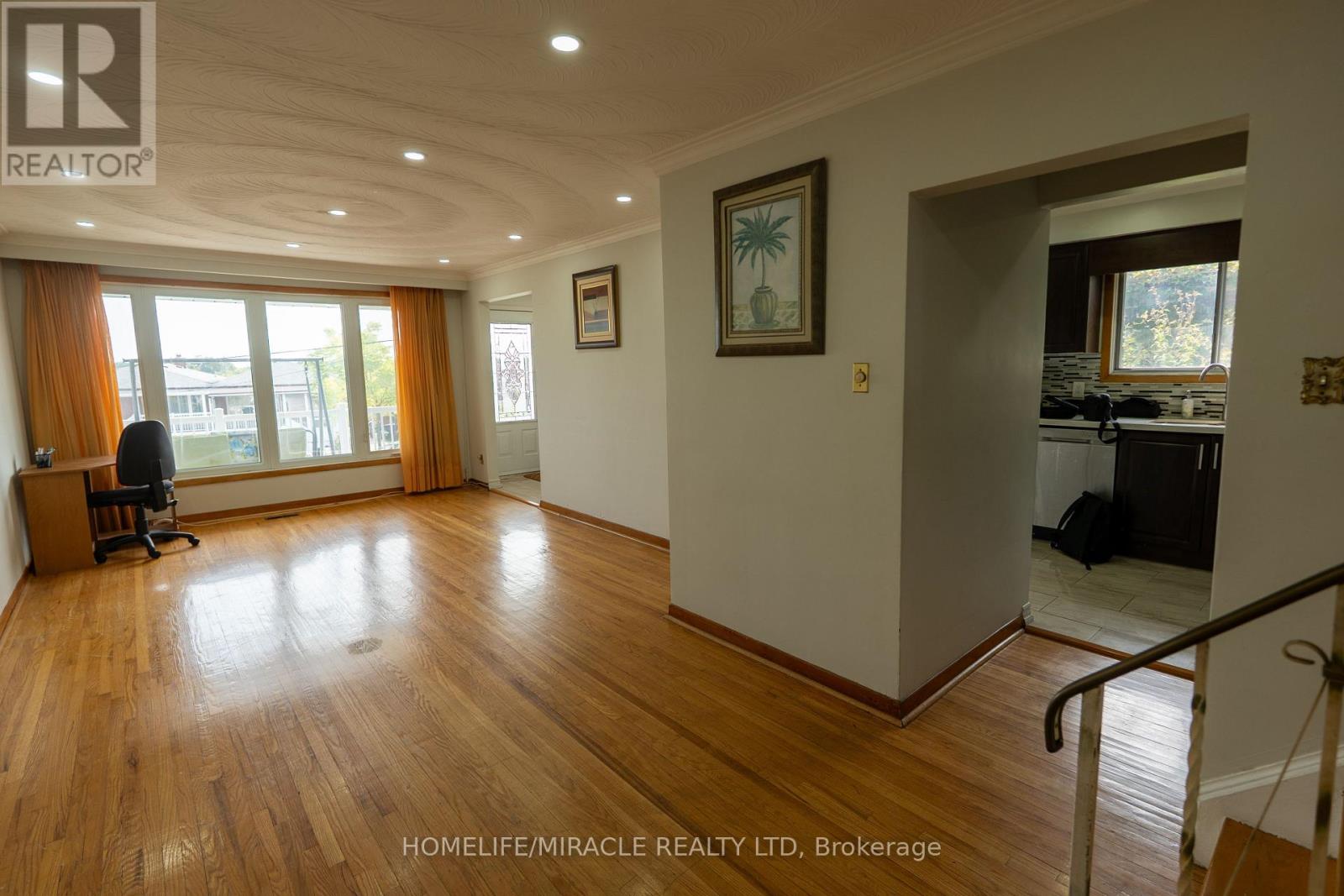 12 Brubeck Road, Toronto, Ontario  M9M 1W7 - Photo 7 - W12421675