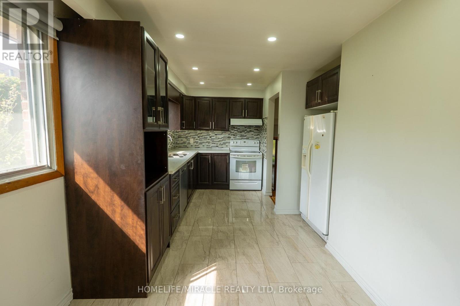 12 Brubeck Road, Toronto, Ontario  M9M 1W7 - Photo 36 - W12421675