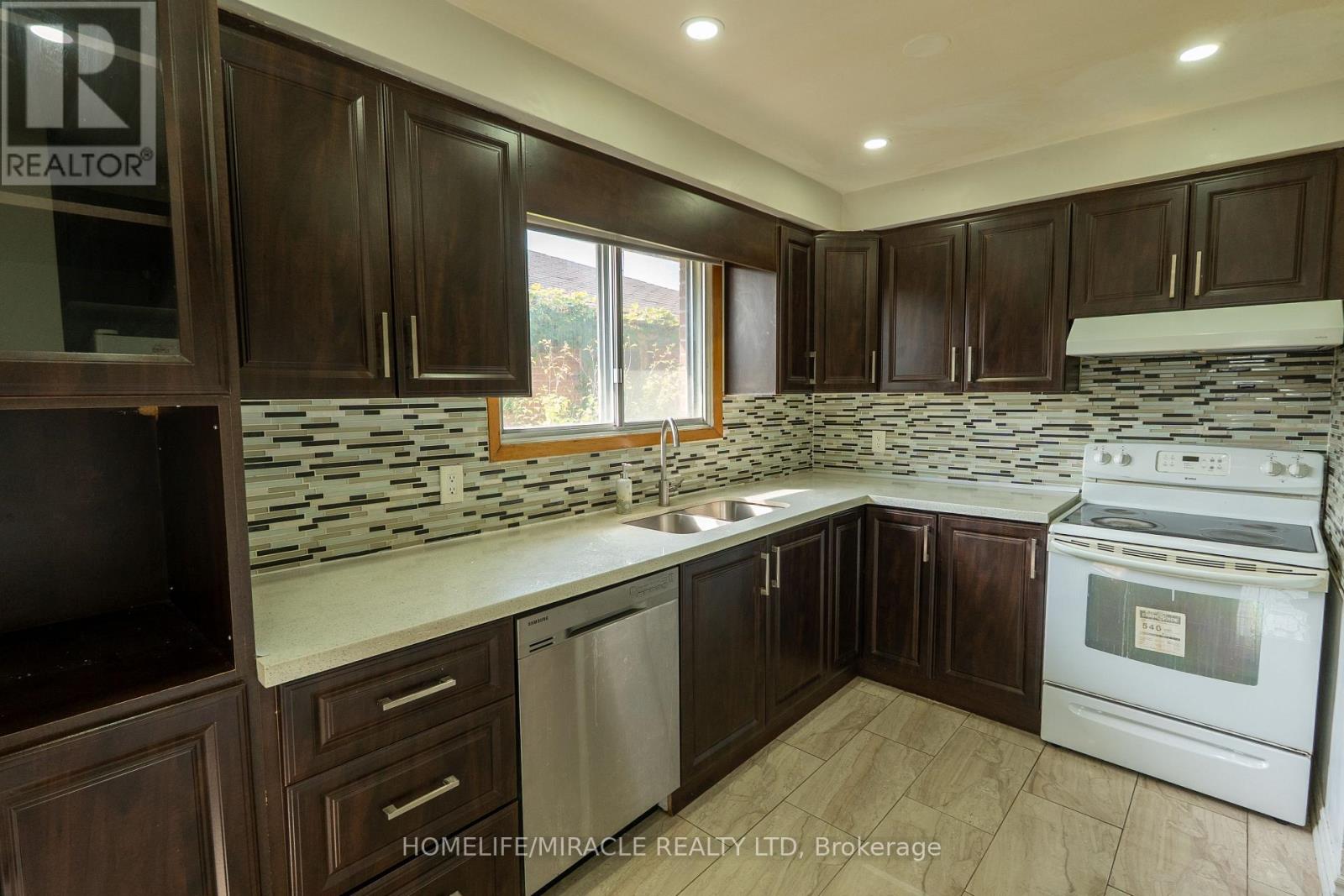 12 Brubeck Road, Toronto, Ontario  M9M 1W7 - Photo 38 - W12421675