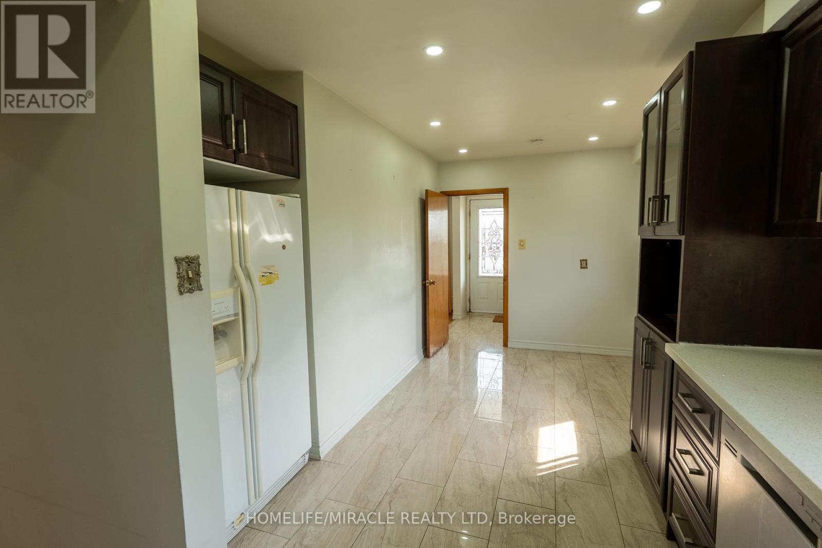 12 Brubeck Road, Toronto, Ontario  M9M 1W7 - Photo 39 - W12421675