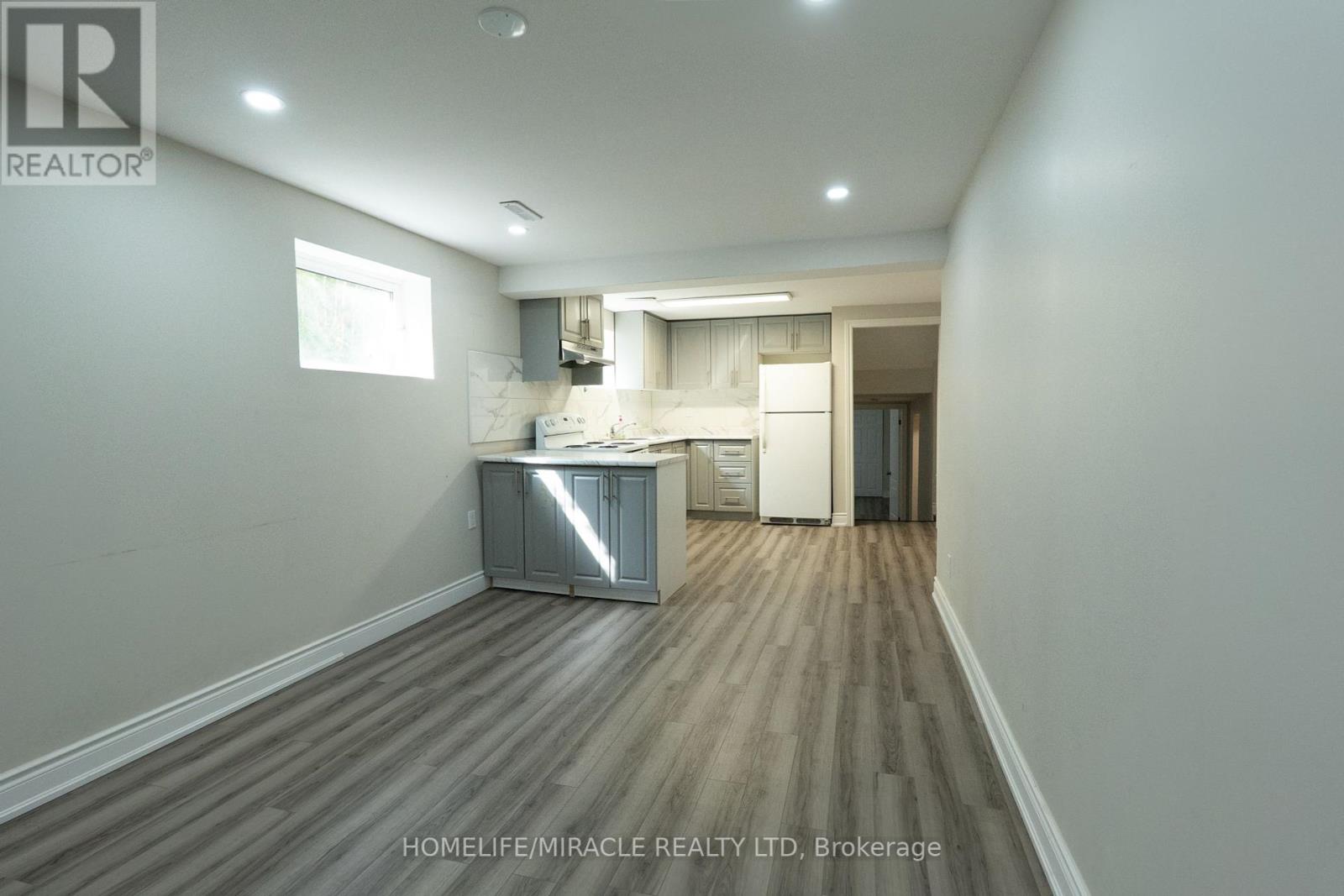 12 Brubeck Road, Toronto, Ontario  M9M 1W7 - Photo 9 - W12421675