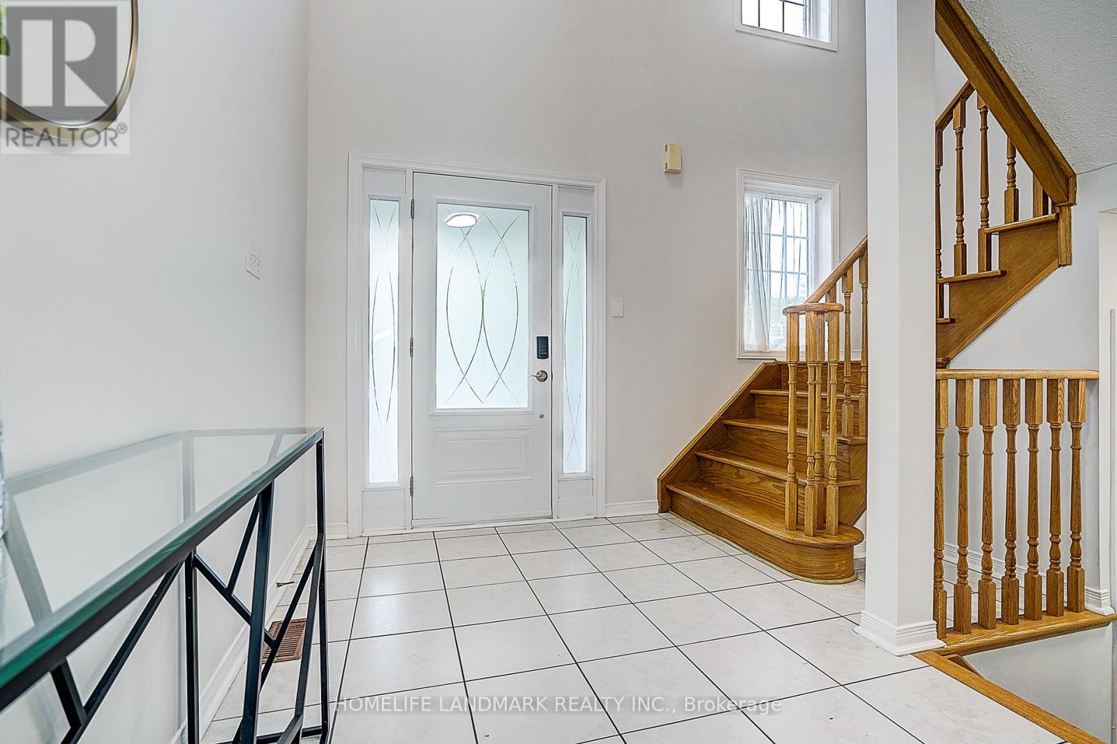 124 King William Crescent, Richmond Hill, Ontario  L4B 4T1 - Photo 3 - N12423161