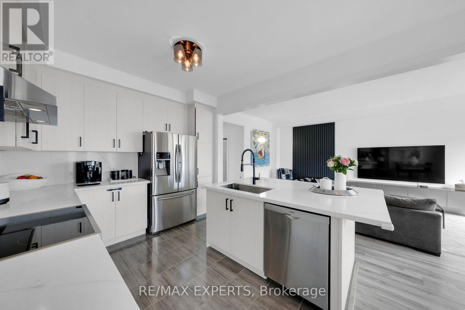 73 Donnan Drive, New Tecumseth, Ontario  L0G 1W0 - Photo 10 - N12423171