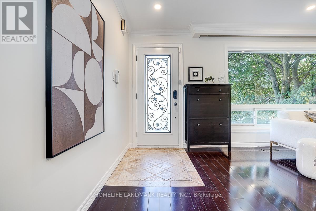 12 Paramount Road, Markham, Ontario  L3P 2V7 - Photo 5 - N12423185
