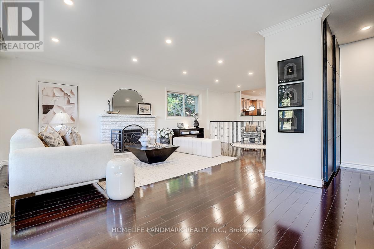 12 Paramount Road, Markham, Ontario  L3P 2V7 - Photo 7 - N12423185