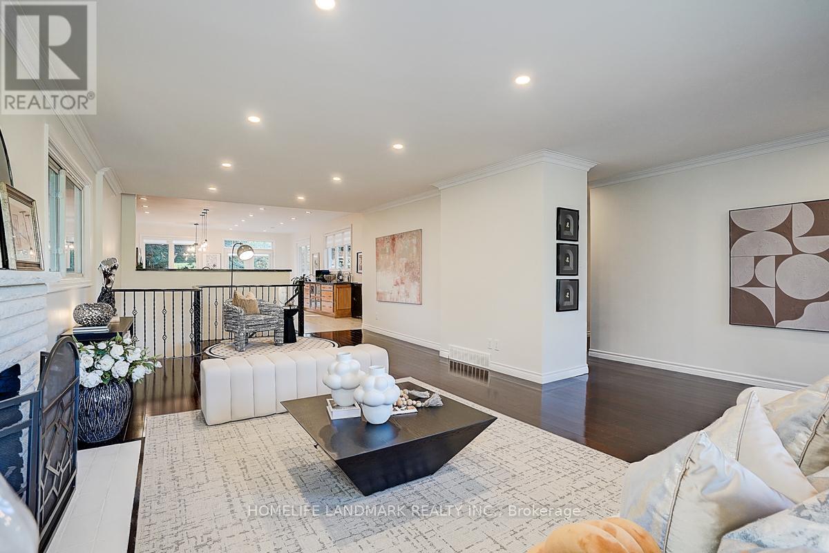 12 Paramount Road, Markham, Ontario  L3P 2V7 - Photo 9 - N12423185