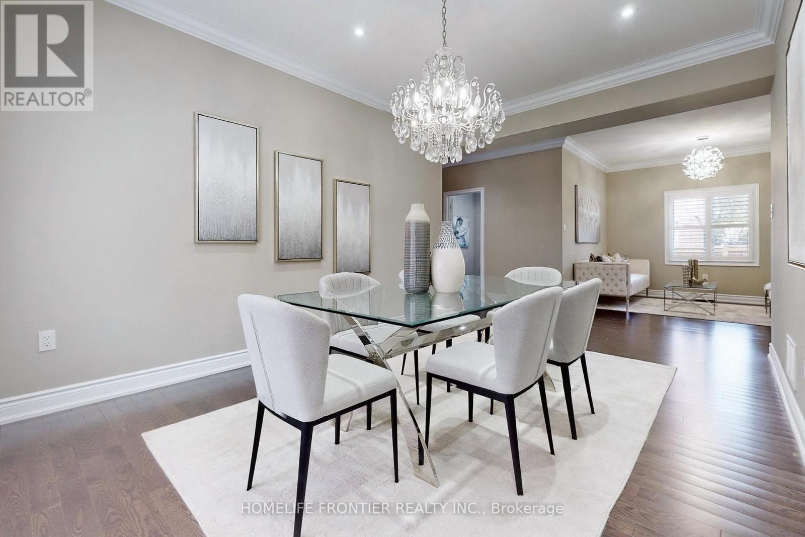 24 Manor Glen Crescent, East Gwillimbury, Ontario  L0G 1M0 - Photo 10 - N12423195