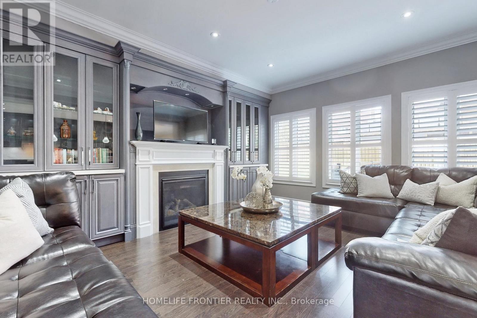 24 Manor Glen Crescent, East Gwillimbury, Ontario  L0G 1M0 - Photo 18 - N12423195