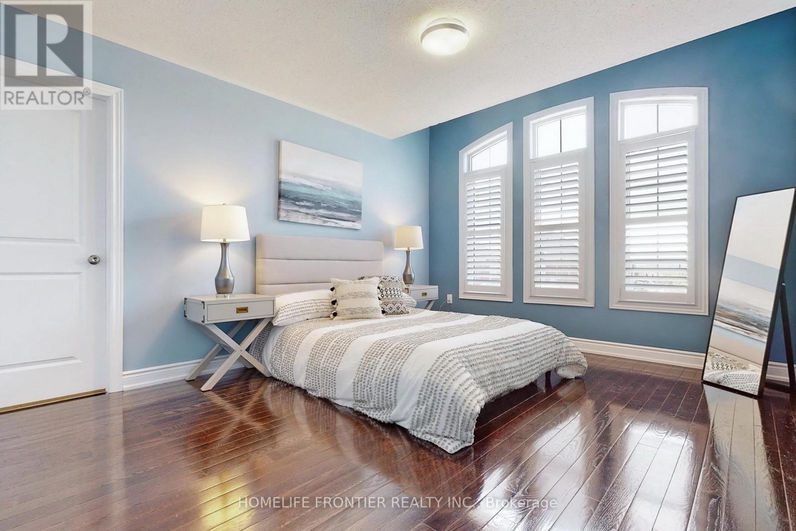 24 Manor Glen Crescent, East Gwillimbury, Ontario  L0G 1M0 - Photo 29 - N12423195