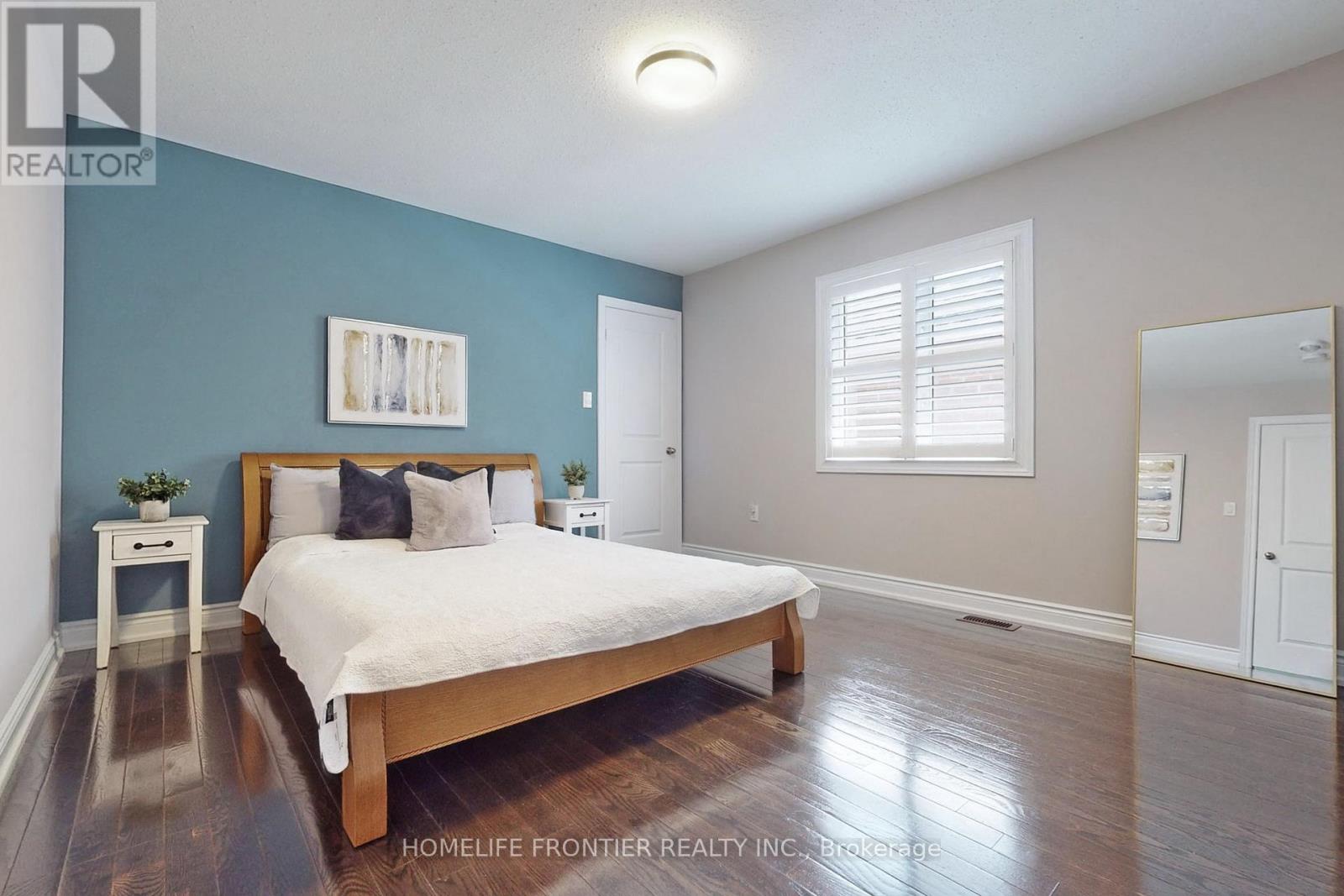 24 Manor Glen Crescent, East Gwillimbury, Ontario  L0G 1M0 - Photo 30 - N12423195