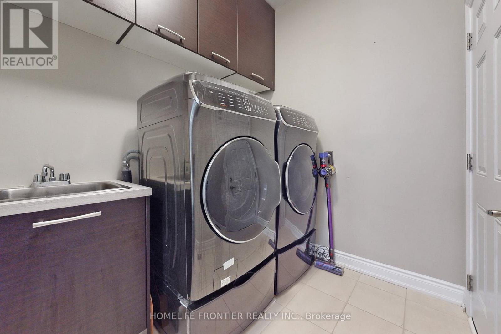 24 Manor Glen Crescent, East Gwillimbury, Ontario  L0G 1M0 - Photo 34 - N12423195
