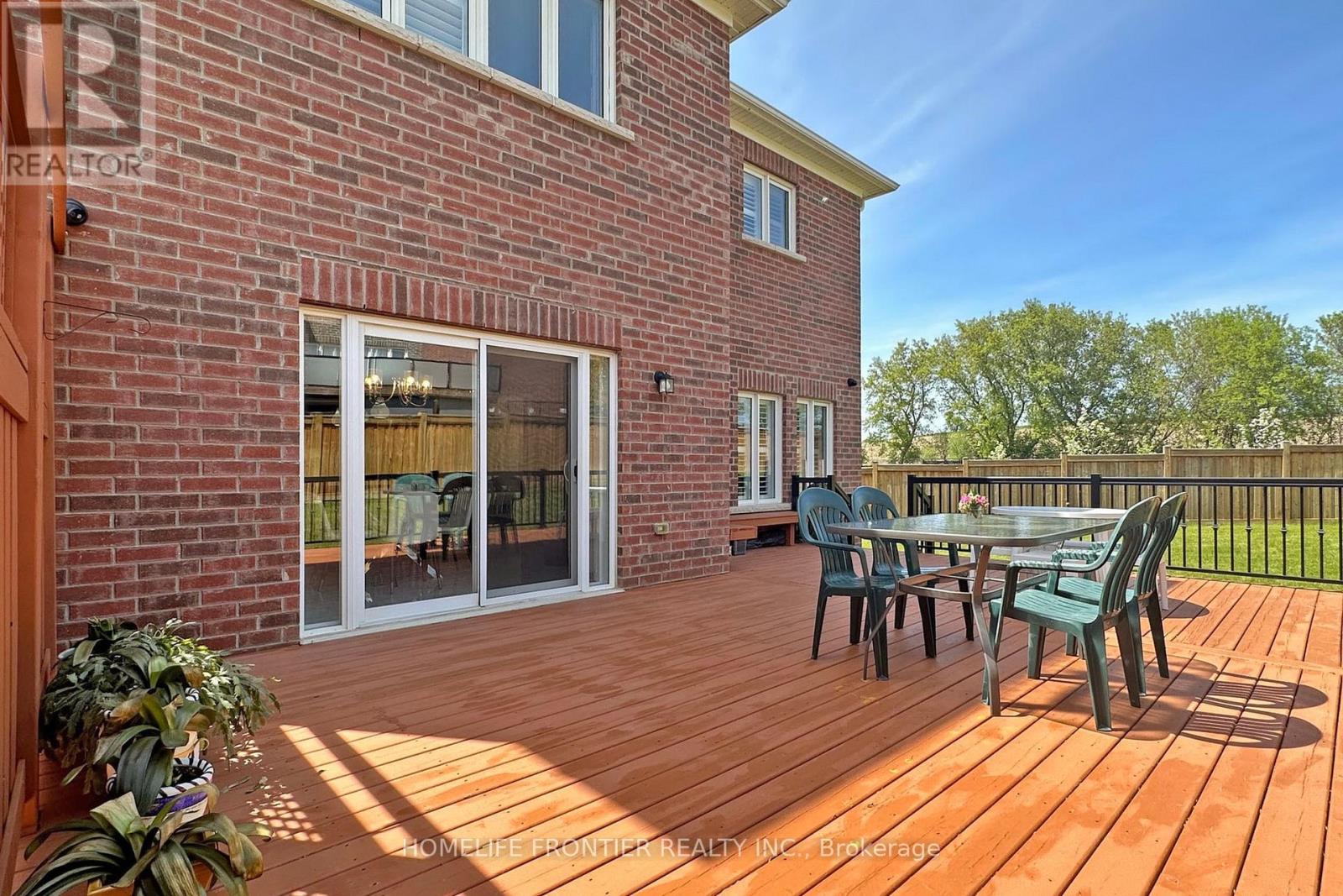 24 Manor Glen Crescent, East Gwillimbury, Ontario  L0G 1M0 - Photo 35 - N12423195