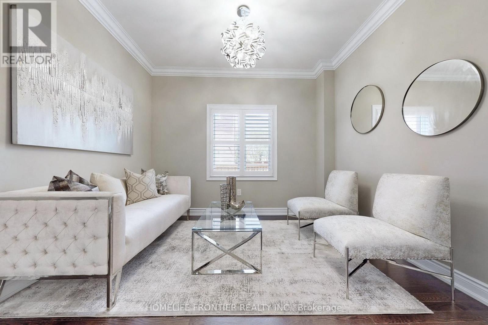 24 Manor Glen Crescent, East Gwillimbury, Ontario  L0G 1M0 - Photo 5 - N12423195
