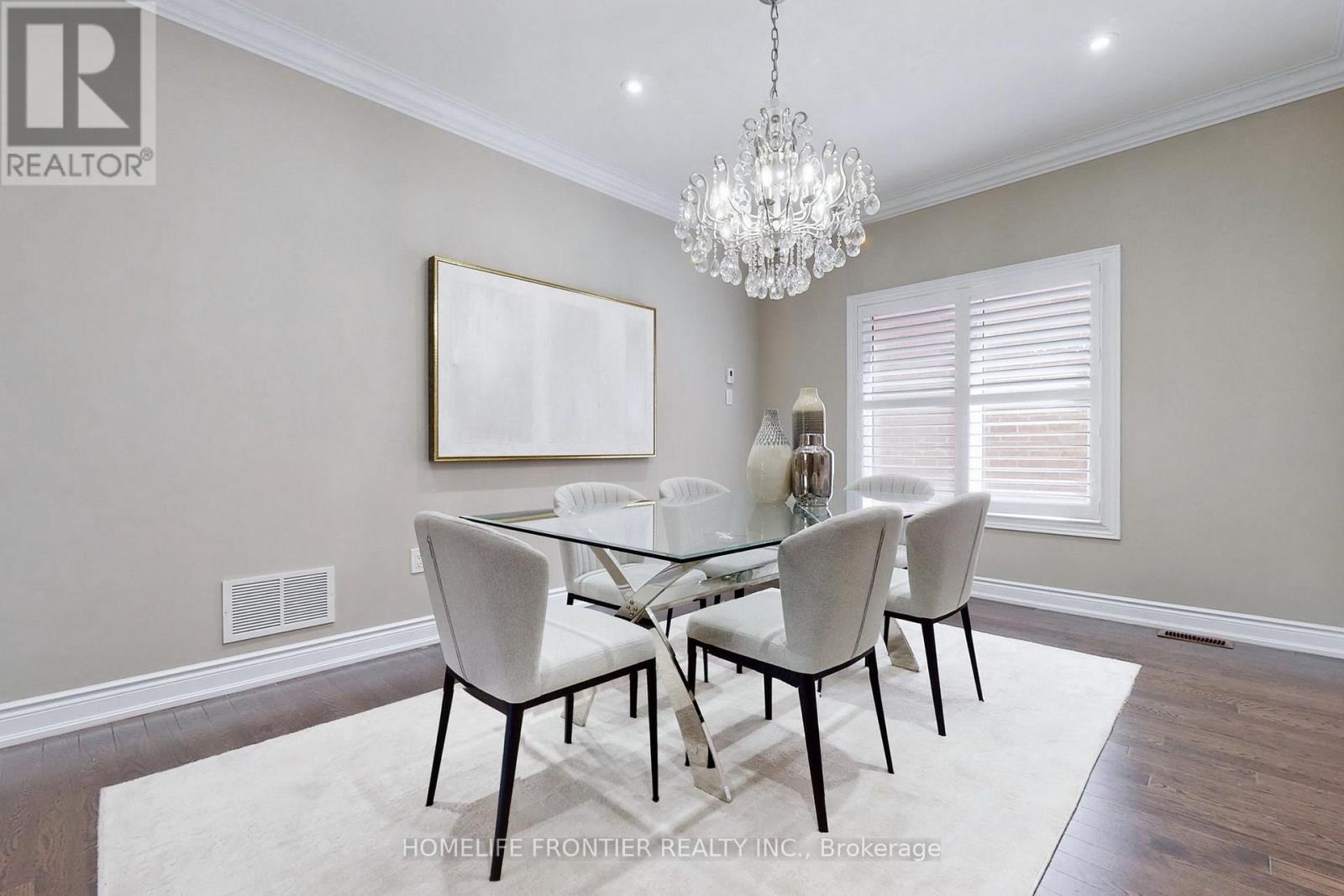 24 Manor Glen Crescent, East Gwillimbury, Ontario  L0G 1M0 - Photo 8 - N12423195