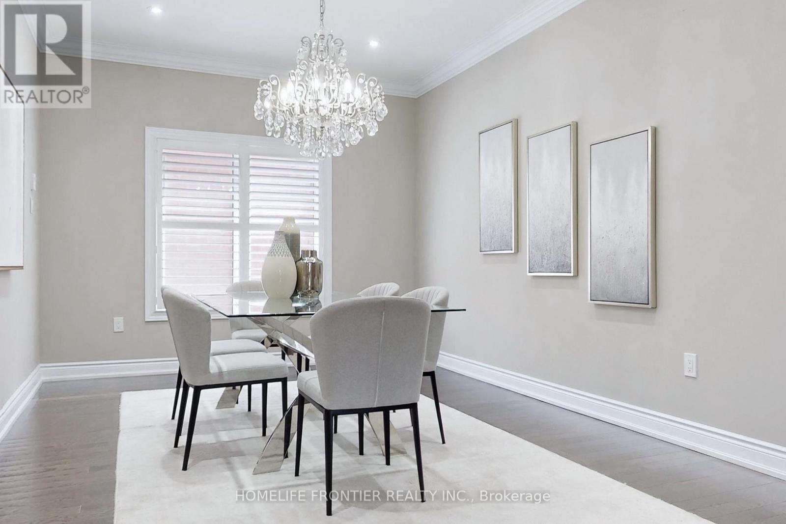 24 Manor Glen Crescent, East Gwillimbury, Ontario  L0G 1M0 - Photo 9 - N12423195