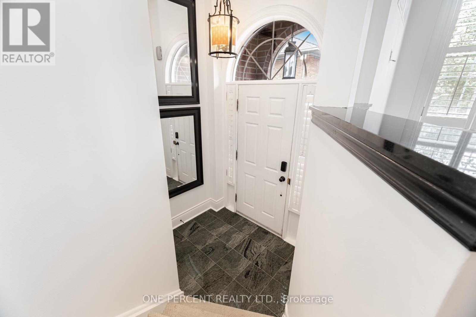 25 - 8038 Yonge Street, Vaughan (Uplands), Ontario  L4J 1W3 - Photo 3 - N12423253