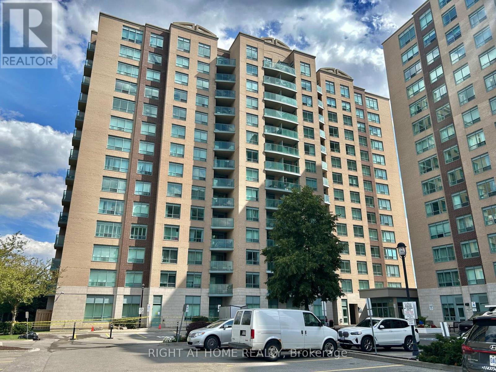 310 - 11 ONEIDA CRESCENT, Richmond Hill, Ontario