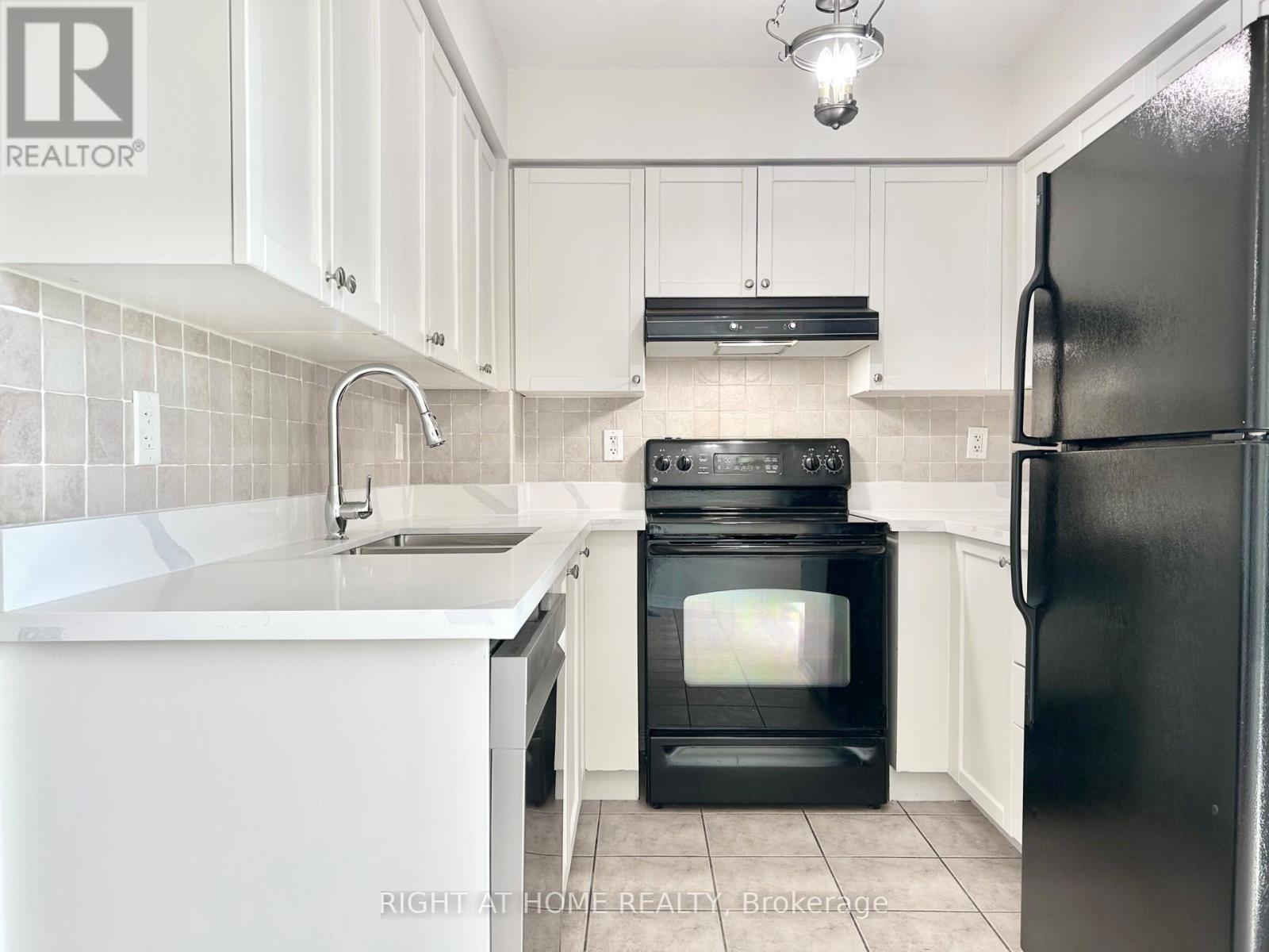 310 - 11 Oneida Crescent, Richmond Hill, Ontario  L4B 0A1 - Photo 20 - N12423302