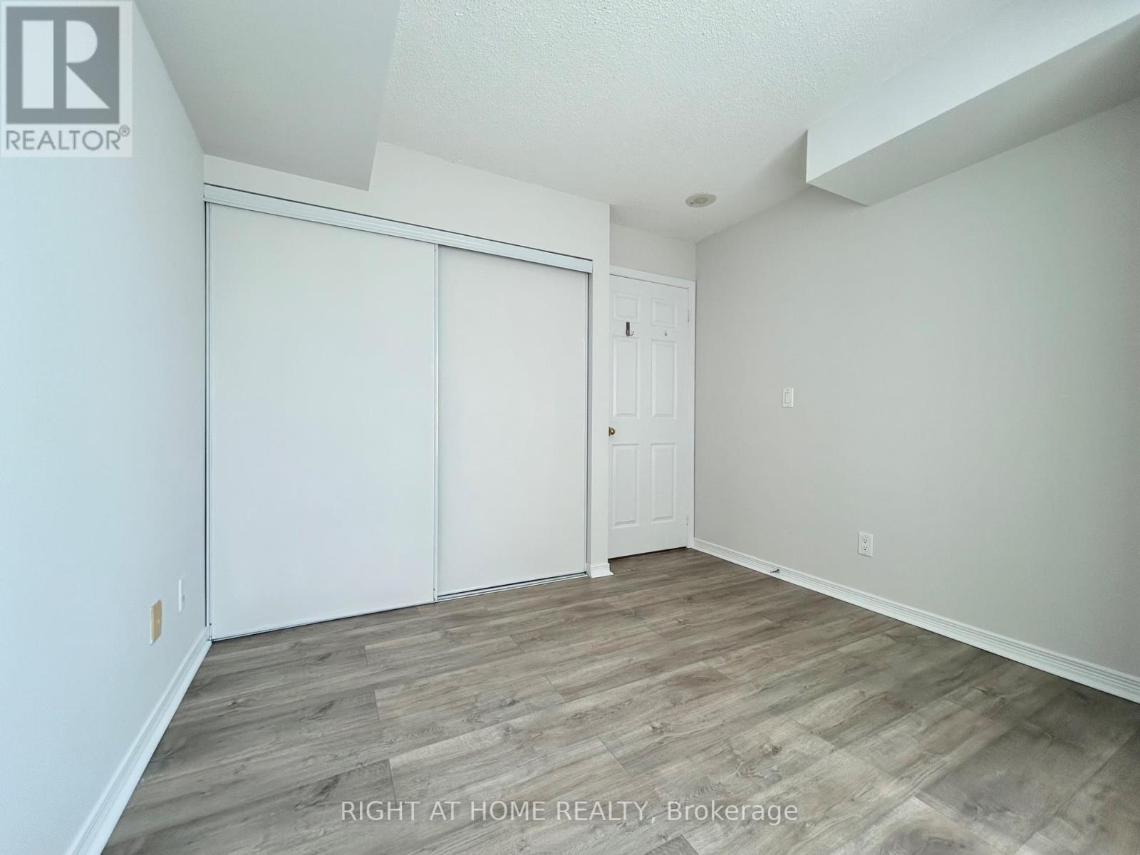 310 - 11 Oneida Crescent, Richmond Hill, Ontario  L4B 0A1 - Photo 28 - N12423302