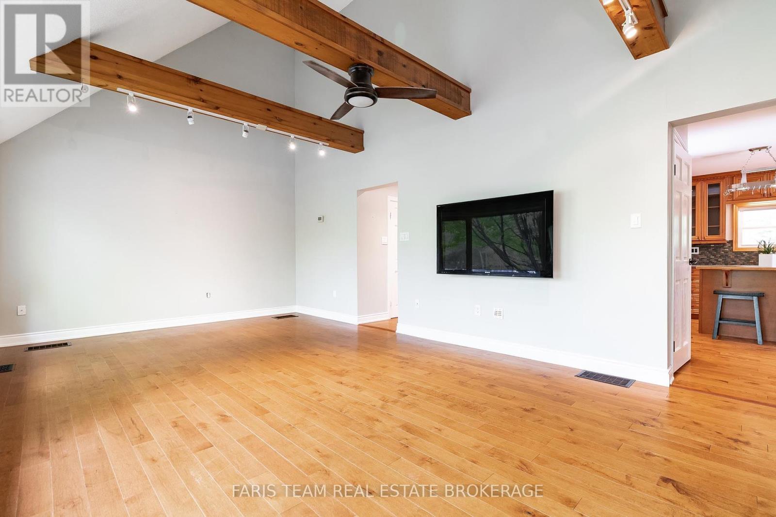 104 Knox Road E, Wasaga Beach, Ontario  L9Z 2T5 - Photo 15 - S12423255