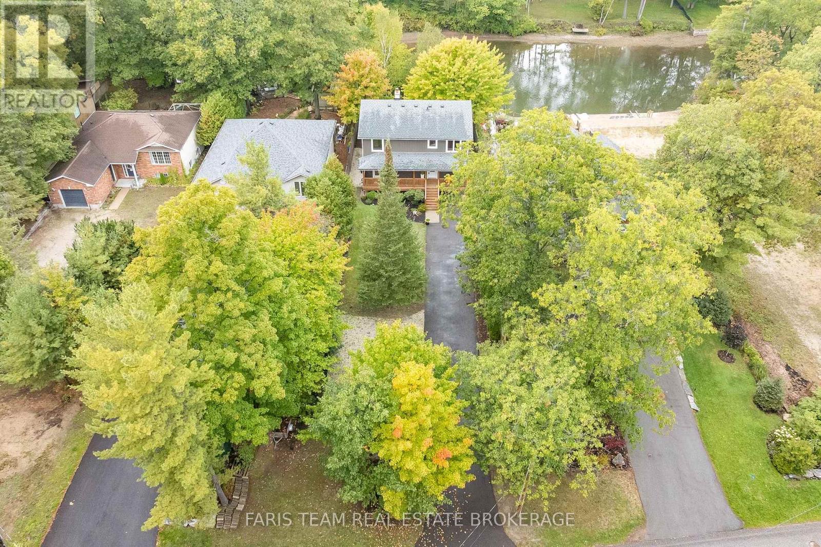 104 Knox Road E, Wasaga Beach, Ontario  L9Z 2T5 - Photo 2 - S12423255