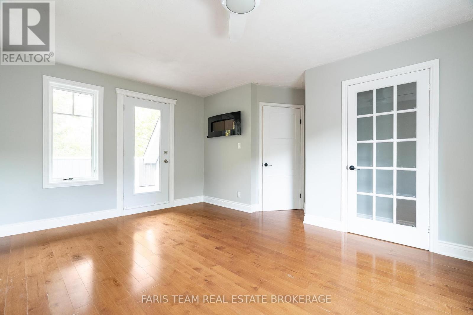 104 Knox Road E, Wasaga Beach, Ontario  L9Z 2T5 - Photo 21 - S12423255
