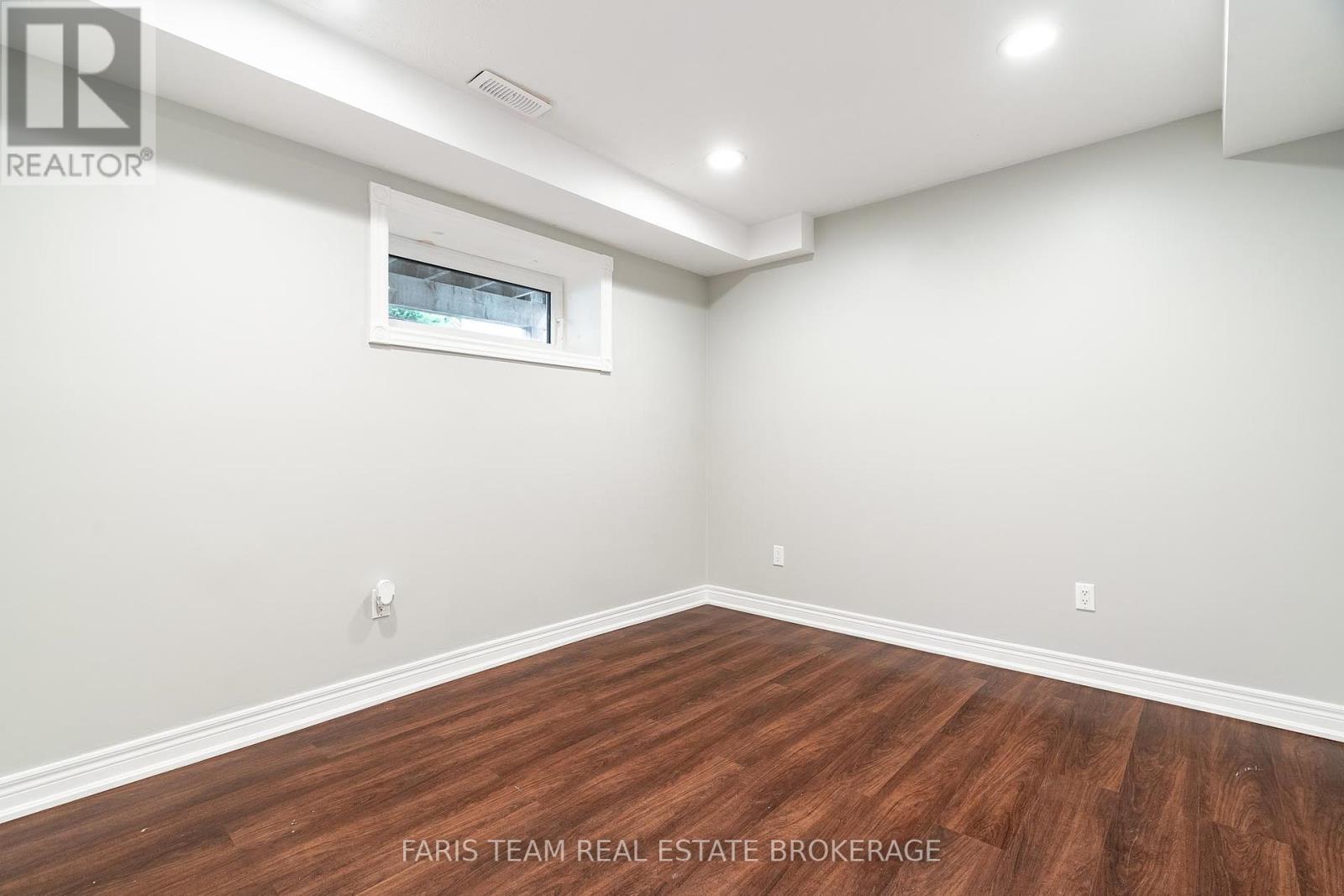 104 Knox Road E, Wasaga Beach, Ontario  L9Z 2T5 - Photo 34 - S12423255