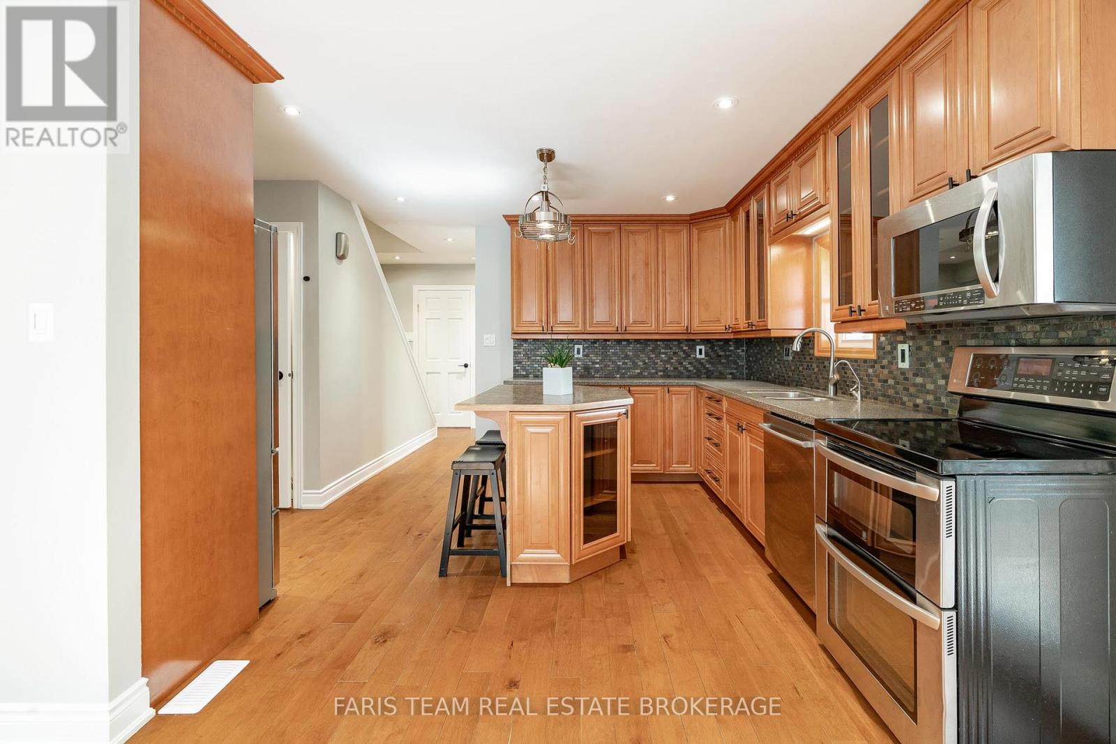 104 Knox Road E, Wasaga Beach, Ontario  L9Z 2T5 - Photo 6 - S12423255