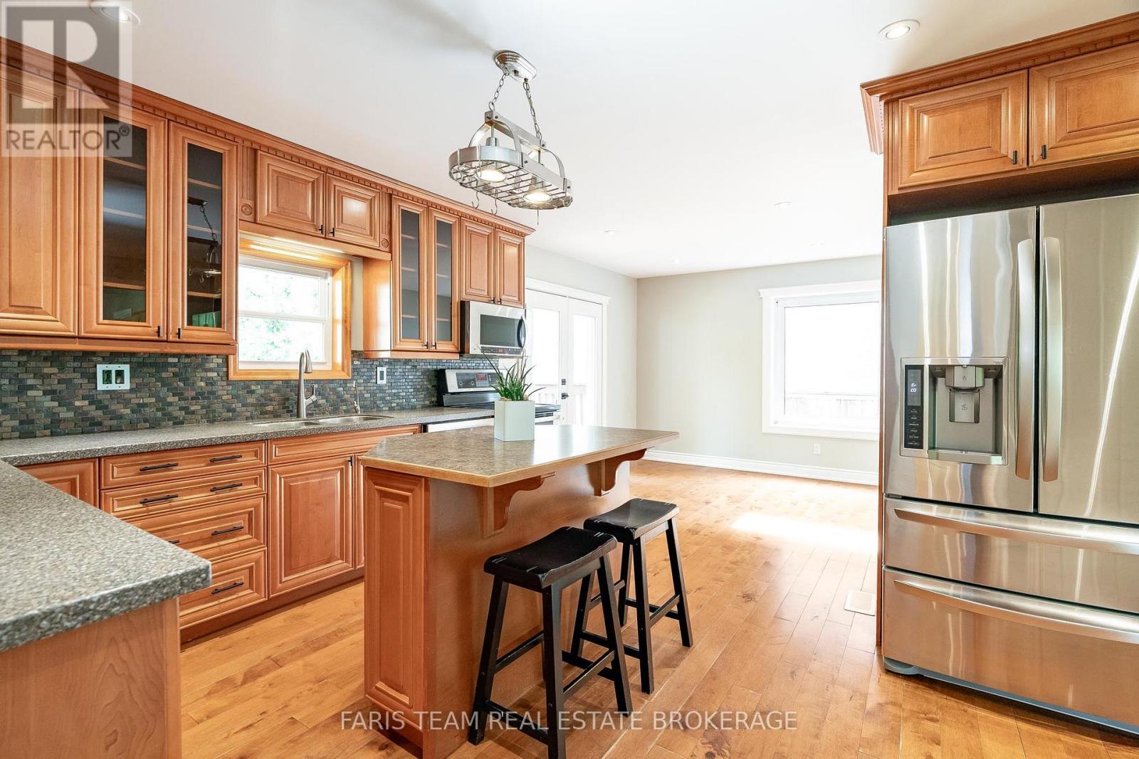 104 Knox Road E, Wasaga Beach, Ontario  L9Z 2T5 - Photo 9 - S12423255
