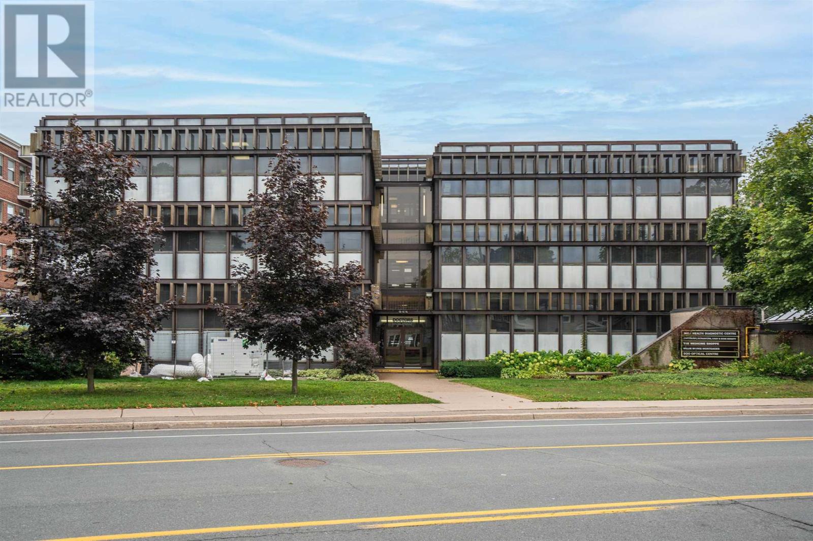 955 Queen St E, Sault Ste. Marie, Ontario  P6A 2C3 - Photo 1 - SM252739