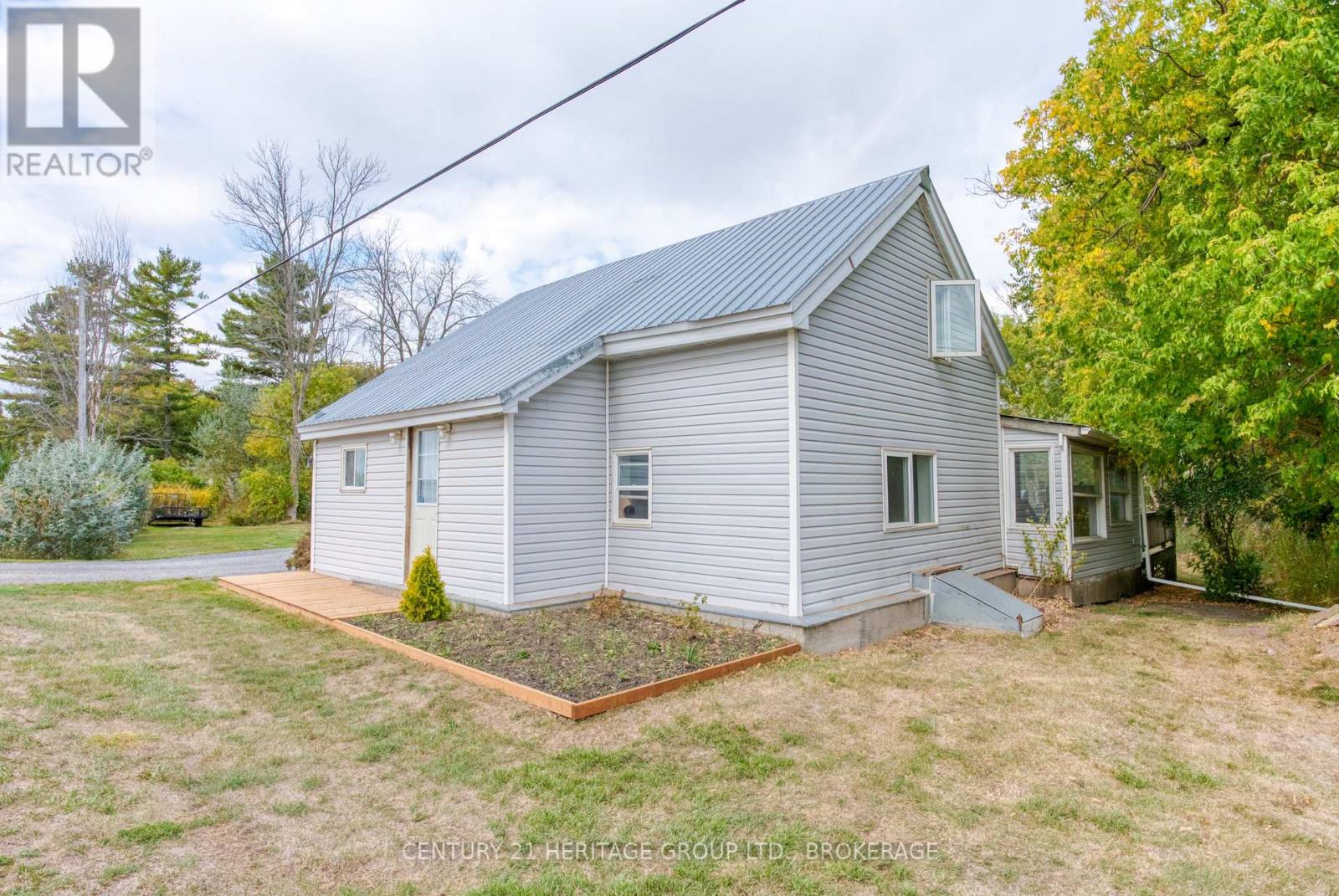 6913 County 2 Road, Loyalist, Ontario  K7R 3K6 - Photo 2 - X12423336