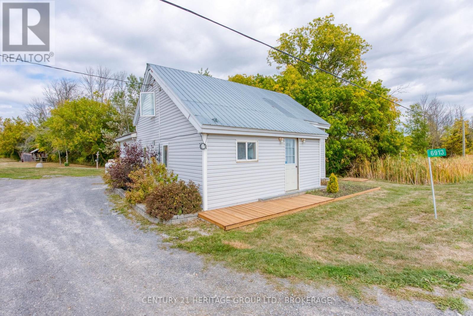 6913 County 2 Road, Loyalist, Ontario  K7R 3K6 - Photo 3 - X12423336