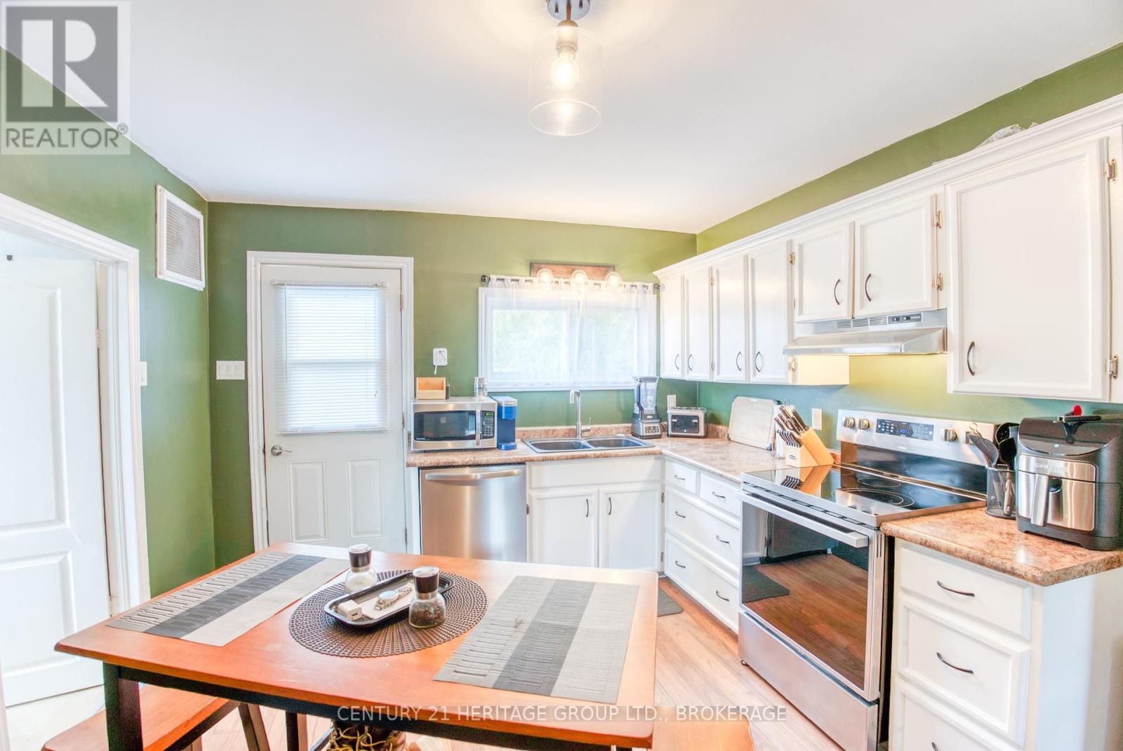 6913 County 2 Road, Loyalist, Ontario  K7R 3K6 - Photo 6 - X12423336