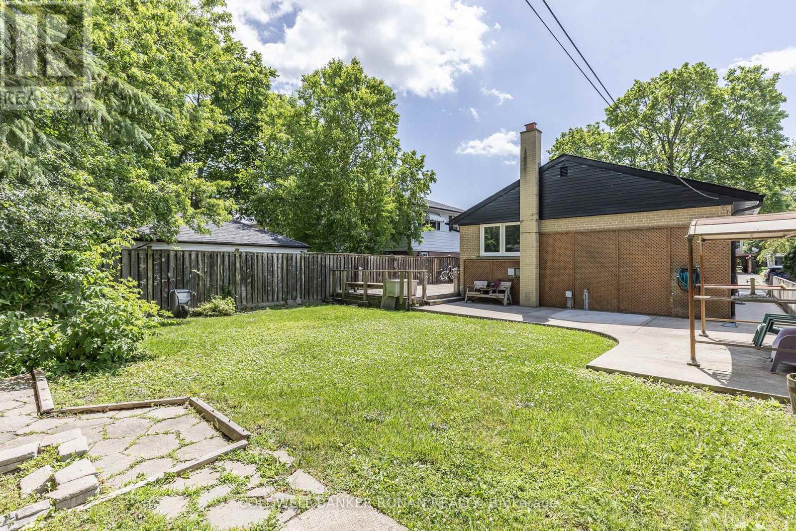 20 Hallow Crescent, Toronto, Ontario  M9W 2V9 - Photo 34 - W12386729
