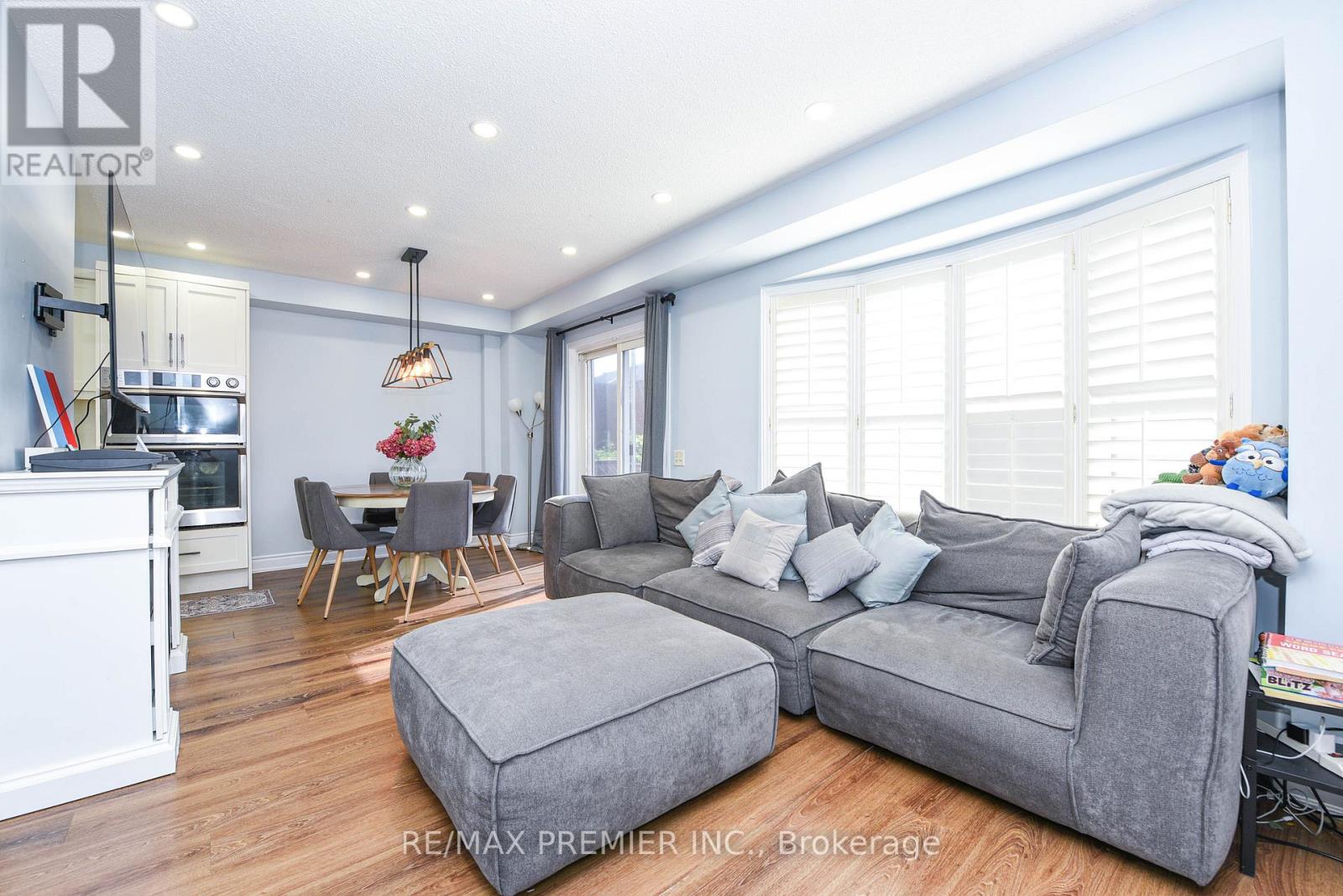 15d View Green Crescent, Toronto, Ontario  M9W 7C9 - Photo 11 - W12422325