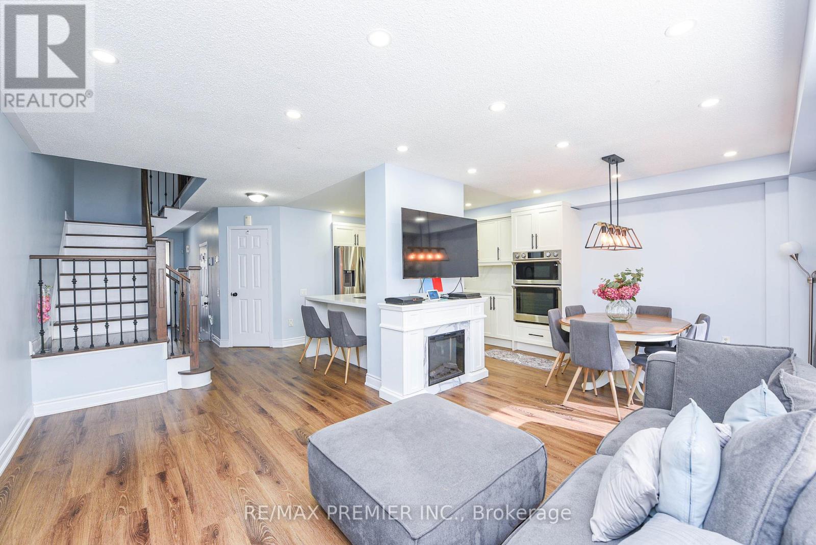 15d View Green Crescent, Toronto, Ontario  M9W 7C9 - Photo 12 - W12422325
