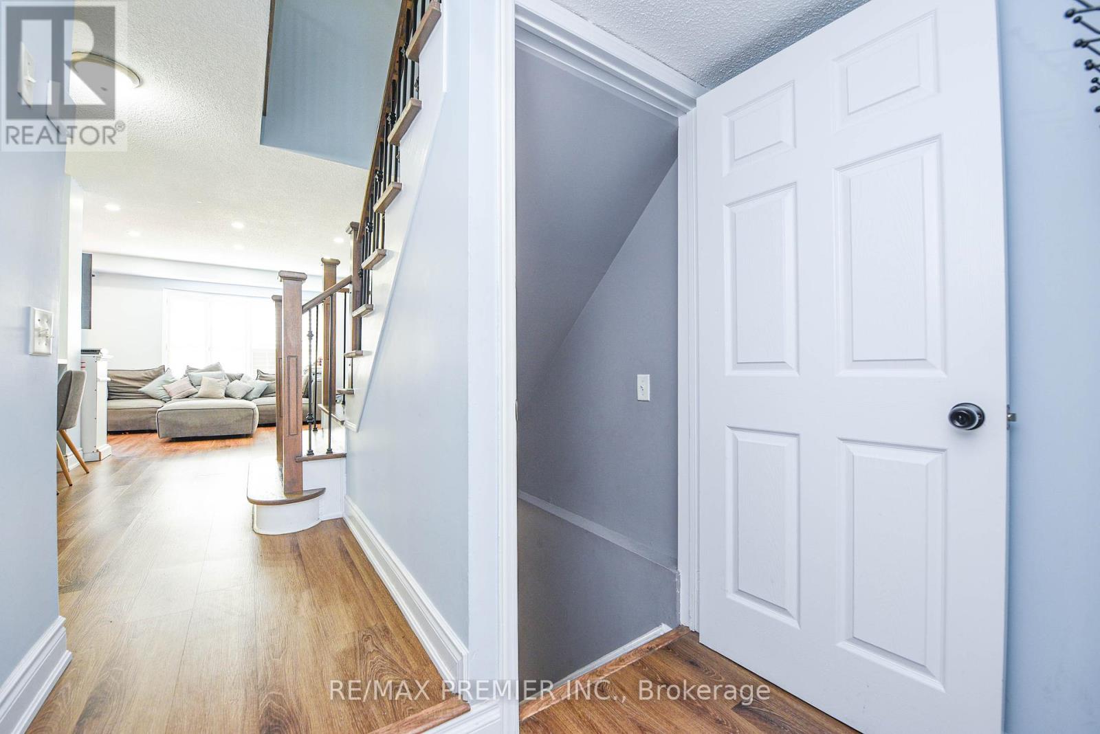 15d View Green Crescent, Toronto, Ontario  M9W 7C9 - Photo 7 - W12422325