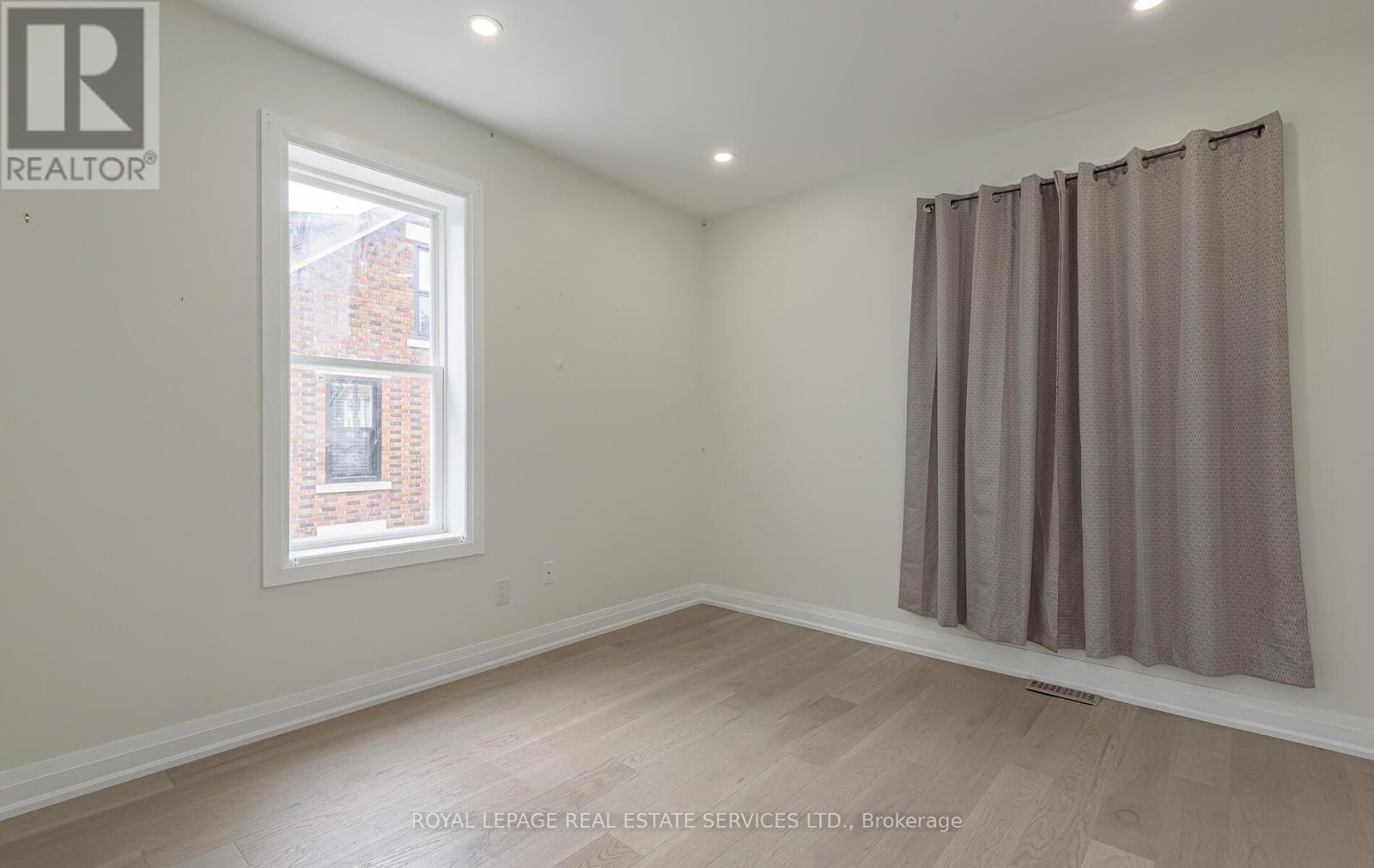 631 Lawrence Street, Cambridge, Ontario  N3H 2M8 - Photo 11 - X12258214