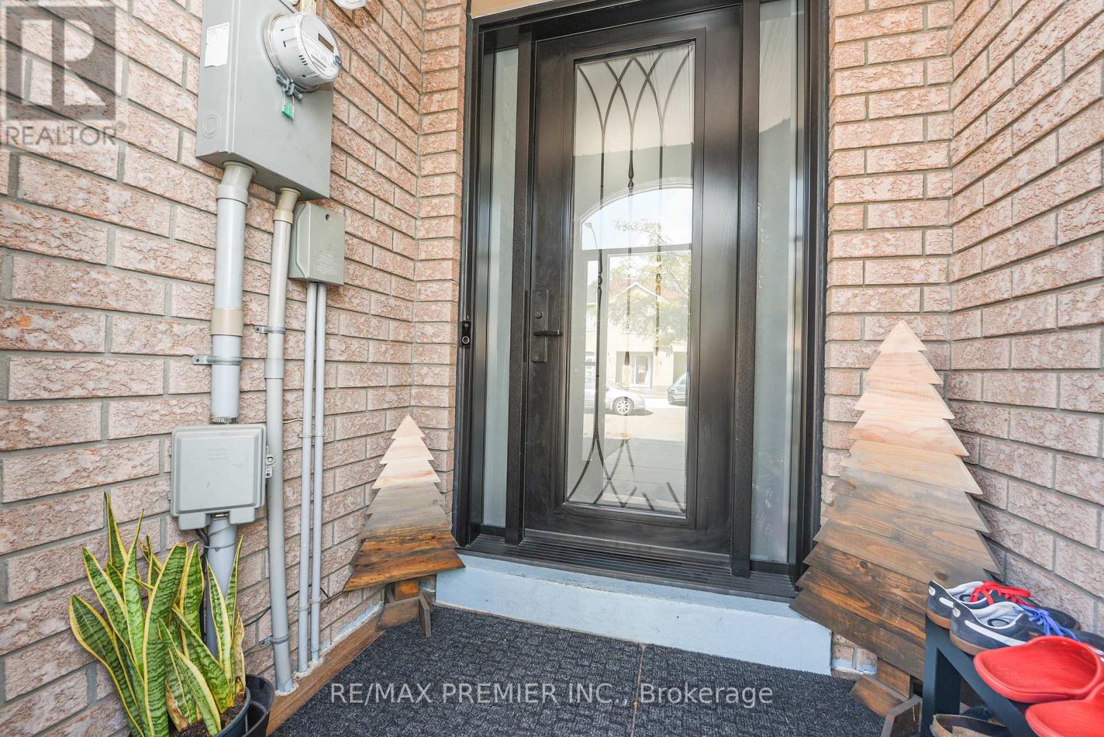 15d View Green Crescent, Toronto, Ontario  M9W 7C9 - Photo 5 - W12422325
