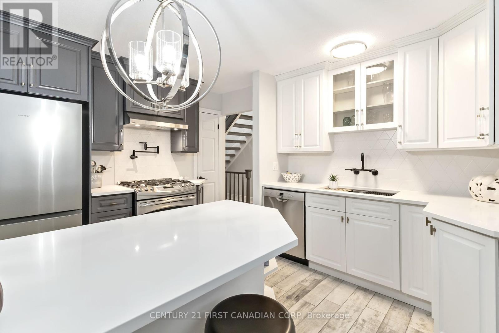 927 Farnham Road, London South, Ontario  N6K 1S2 - Photo 16 - X12423340