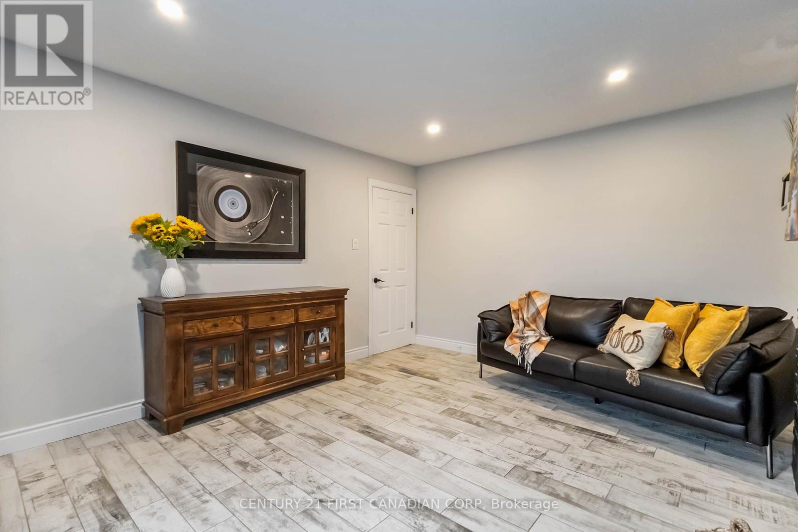 927 Farnham Road, London South, Ontario  N6K 1S2 - Photo 19 - X12423340