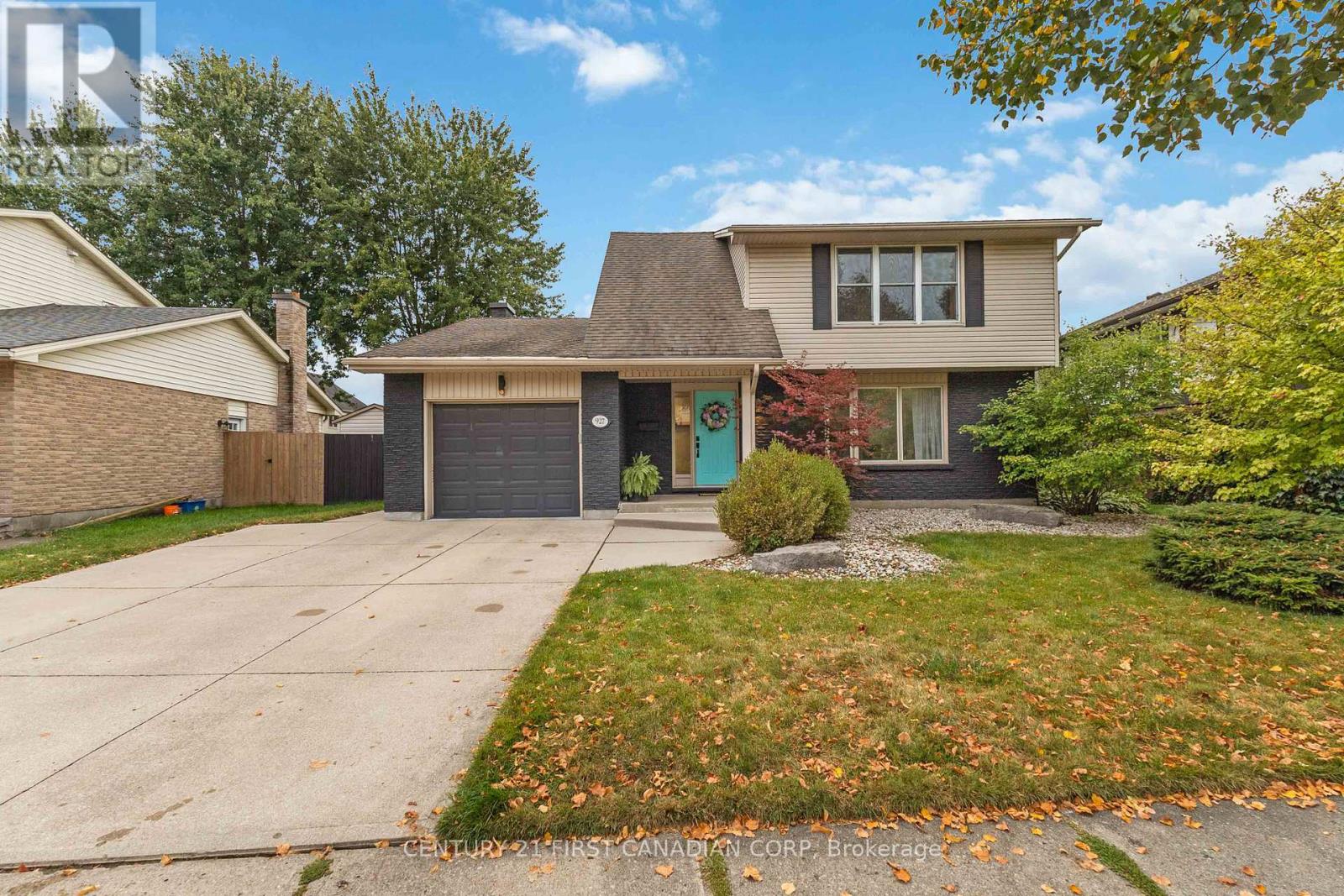 927 Farnham Road, London South, Ontario  N6K 1S2 - Photo 2 - X12423340
