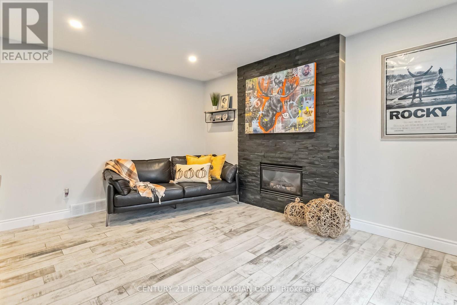 927 Farnham Road, London South, Ontario  N6K 1S2 - Photo 20 - X12423340