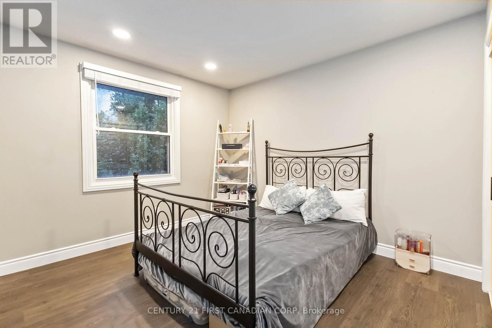 927 Farnham Road, London South, Ontario  N6K 1S2 - Photo 22 - X12423340