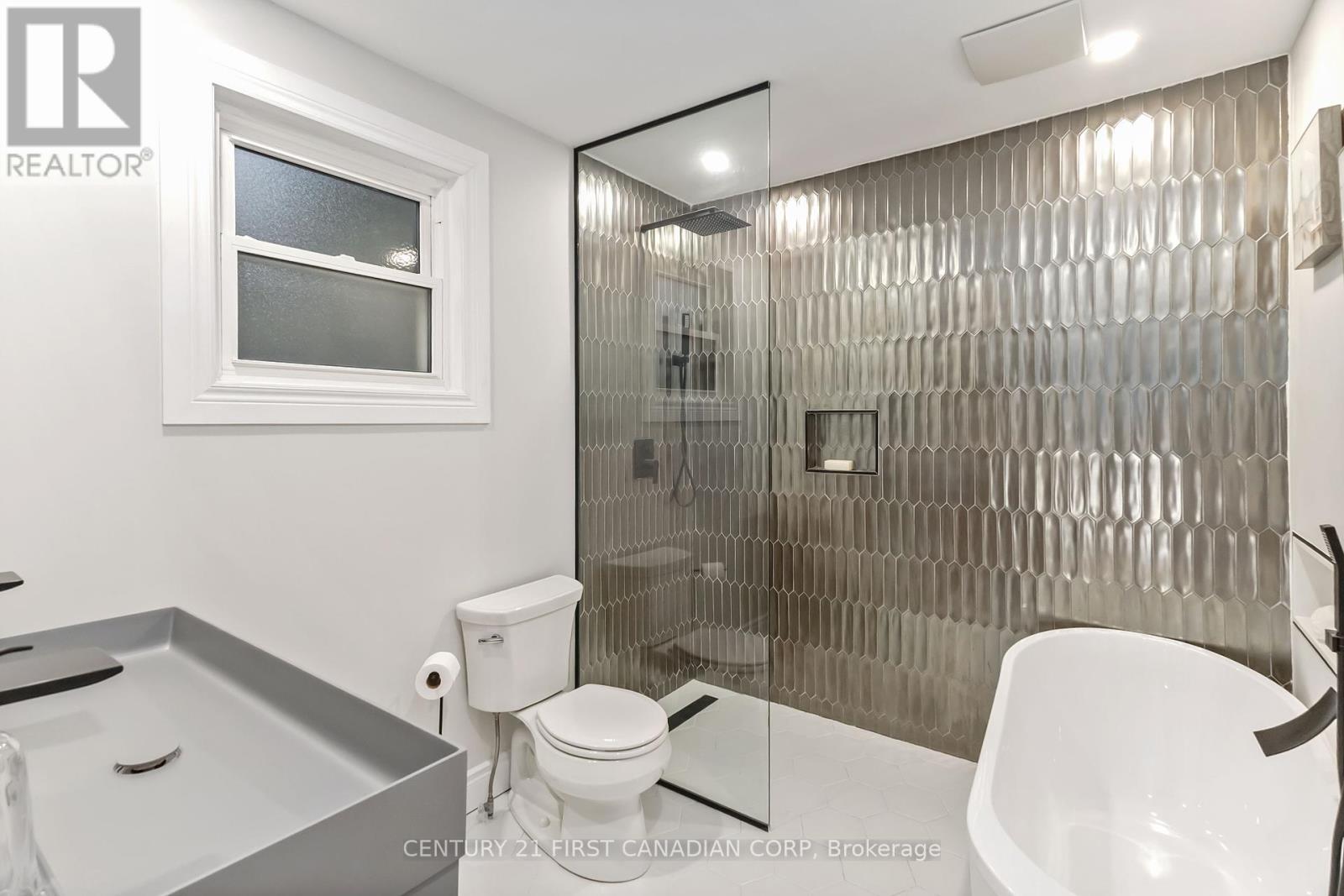 927 Farnham Road, London South, Ontario  N6K 1S2 - Photo 27 - X12423340