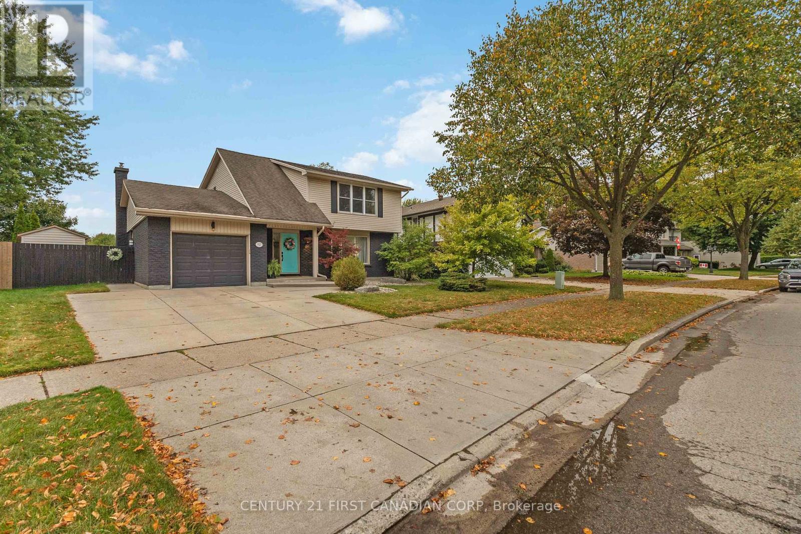 927 Farnham Road, London South, Ontario  N6K 1S2 - Photo 4 - X12423340