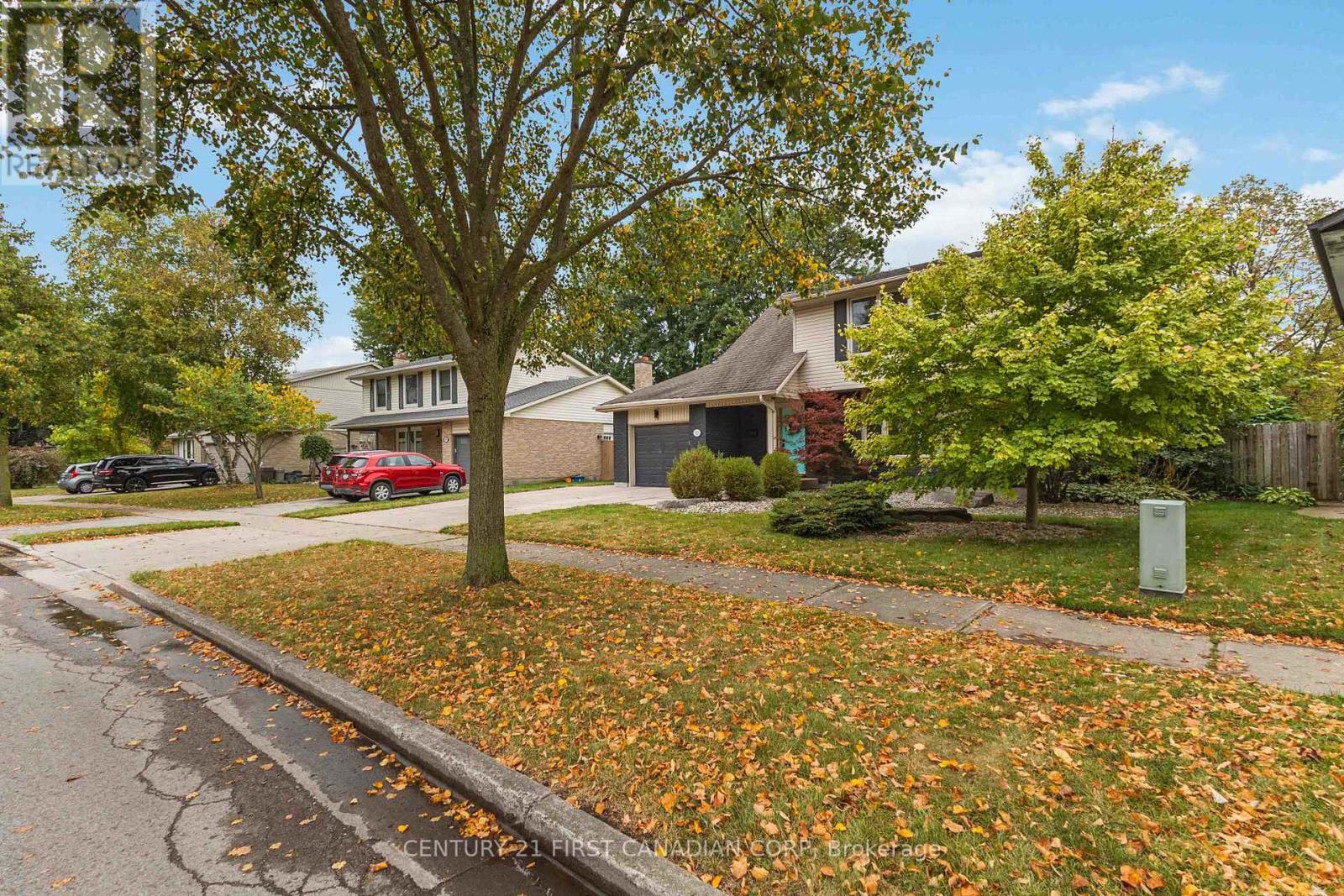 927 Farnham Road, London South, Ontario  N6K 1S2 - Photo 5 - X12423340