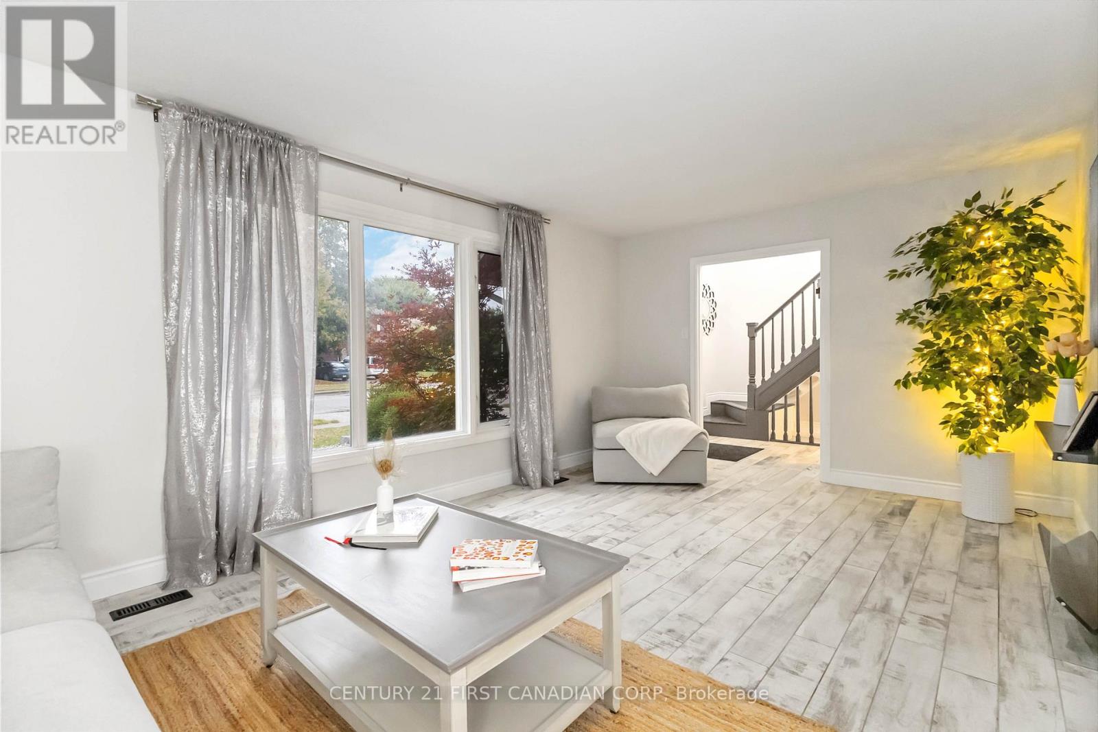 927 Farnham Road, London South, Ontario  N6K 1S2 - Photo 9 - X12423340