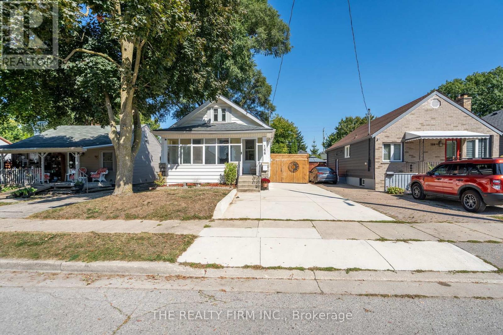 166 Giles Street, London East, Ontario  N5Z 2W1 - Photo 1 - X12423358